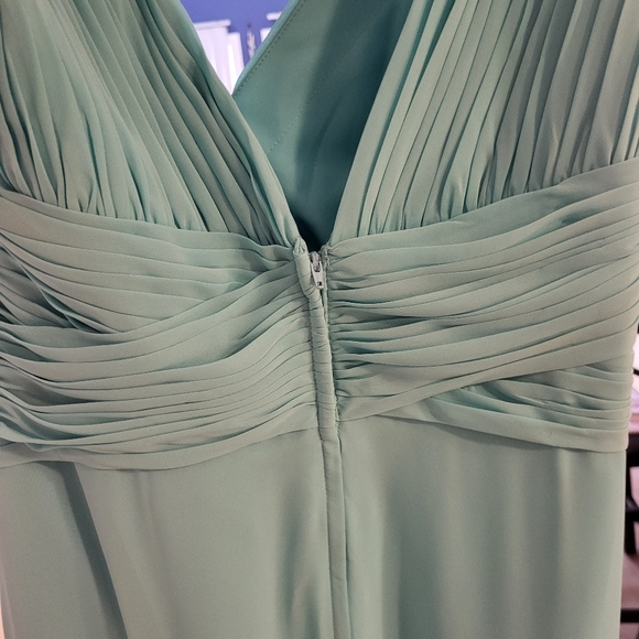 DaVinci Bridesmaid Dress - Picture 3 of 4